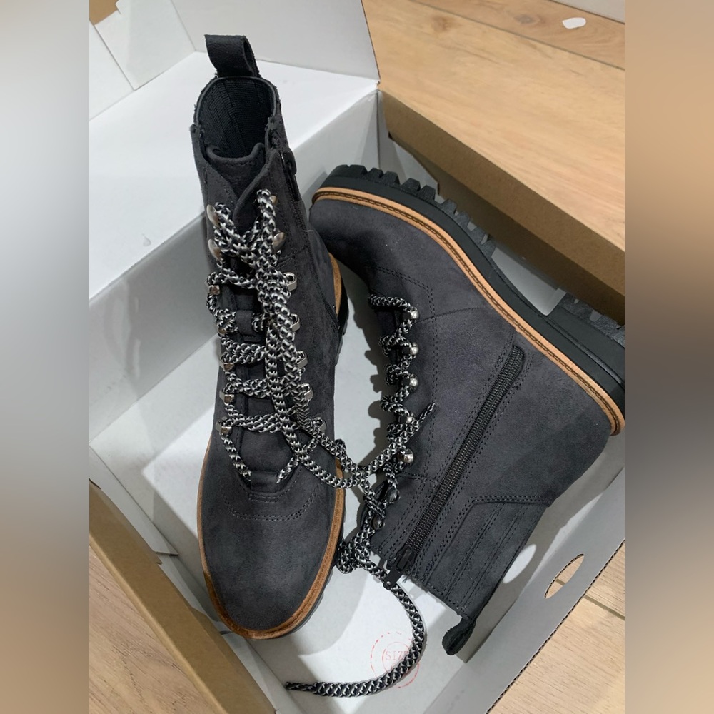 ***BRAND NEW IN BOX*** Grey zip/lace up boots
